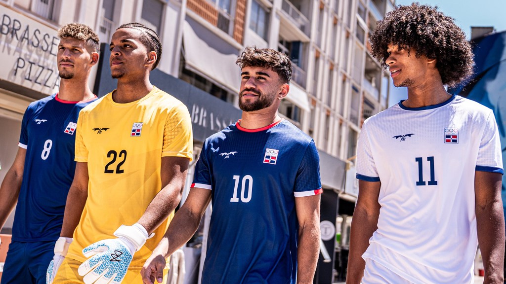 Edison Azcona walking alongside his teammate sporting the new jerseys that the Dominican Republic will wear during the 2024 Olympic Games.