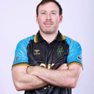 Retrato del nuevo jugador de Las Vegas Lights, Tommy McNamara, en la equipación del Downtown Gold Home.